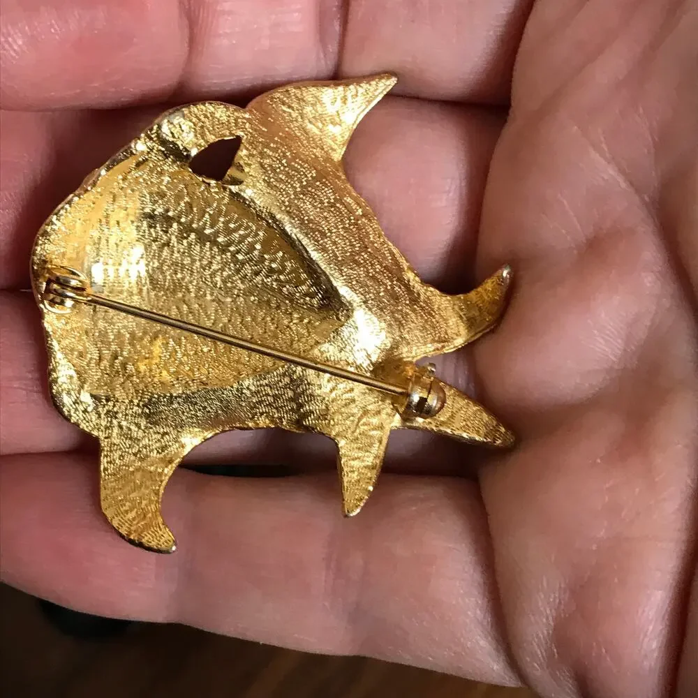 Vintage Dimensional Lucky Koi Gold Tone Textured Fish Pin / Brooch